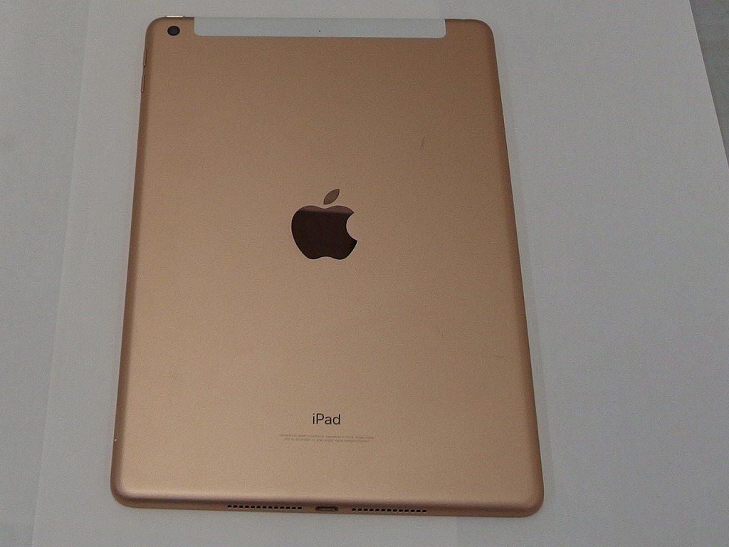 アップル Apple キャリア: ドコモ iPad 9.7インチ Wi-Fi+Cellularモデル 32GB MRM02J/A 【中古】