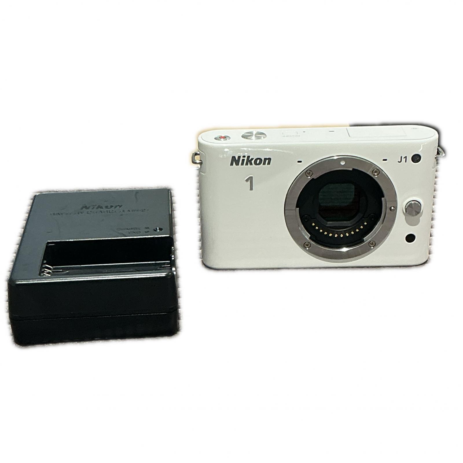 Nikon 1 Nikon 1 デジタル一眼写真機 Nikon 1 J1【中古】