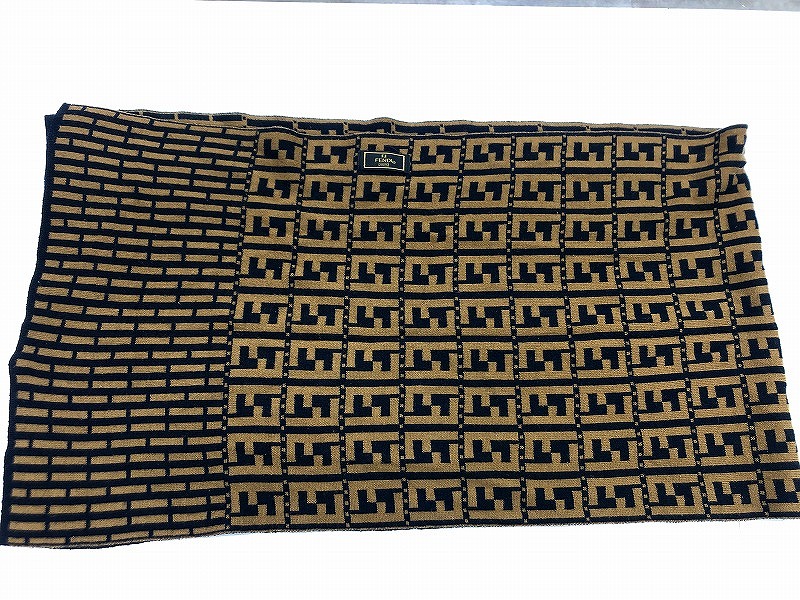 【全品ポイント10倍!要エントリー】【期間限定セール】フェンディ FENDI ズッカ柄マフラー ストール 【中古】|ワットマン店