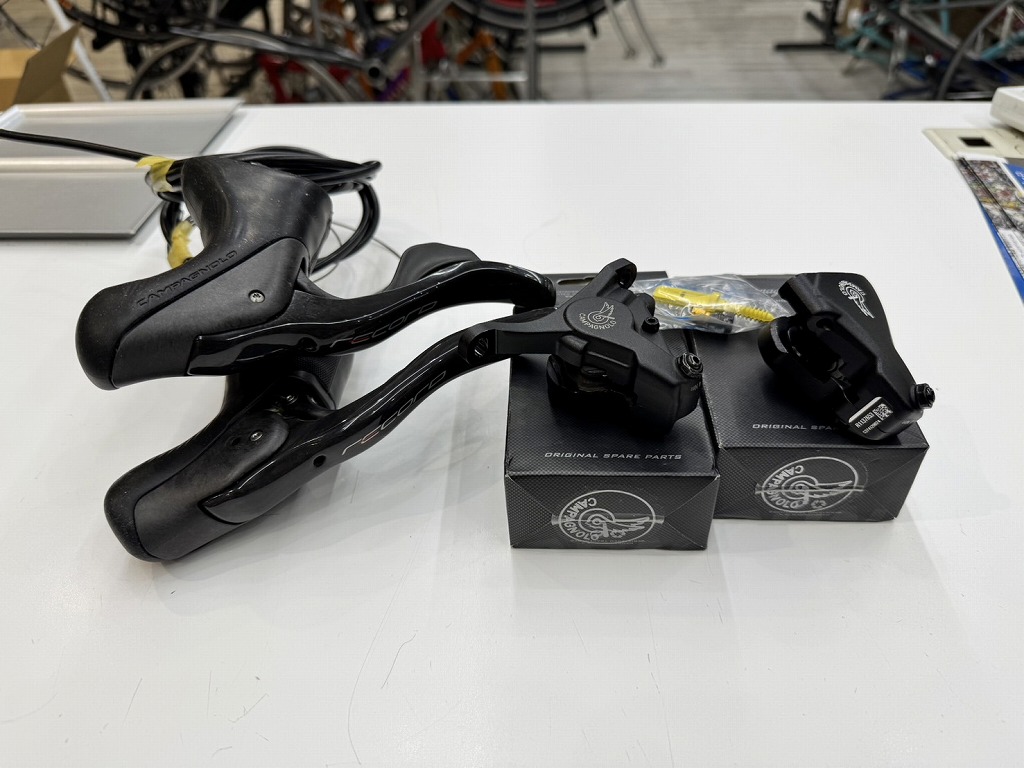 【全品ポイント10倍！要エントリー】【期間限定セール】カンパニョーロ Campagnolo エルゴレバー 2&times;12 ＆ディスクキャリパー Record 12s【カウマン戸塚】 【中古】｜ワットマン店
