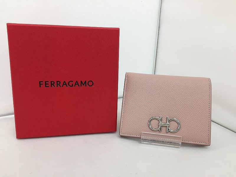サルヴァトーレフェラガモ Salvatore Ferragamo ガンチーニ 2つ折り紙入れ さくら色 【中古】