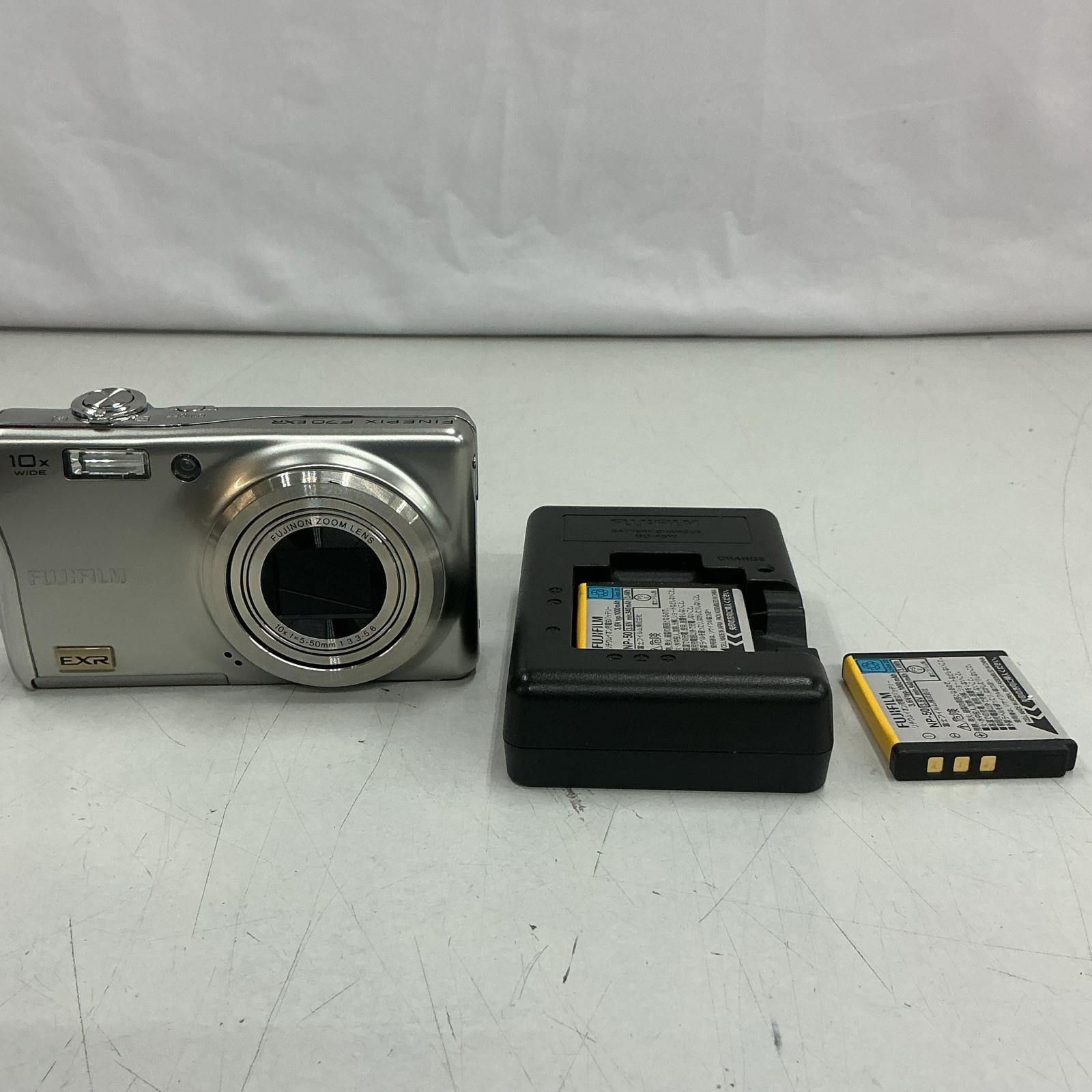 デジタル写真機 FUJIFILM FINEPIX F70 EXR しろがね色【中古】