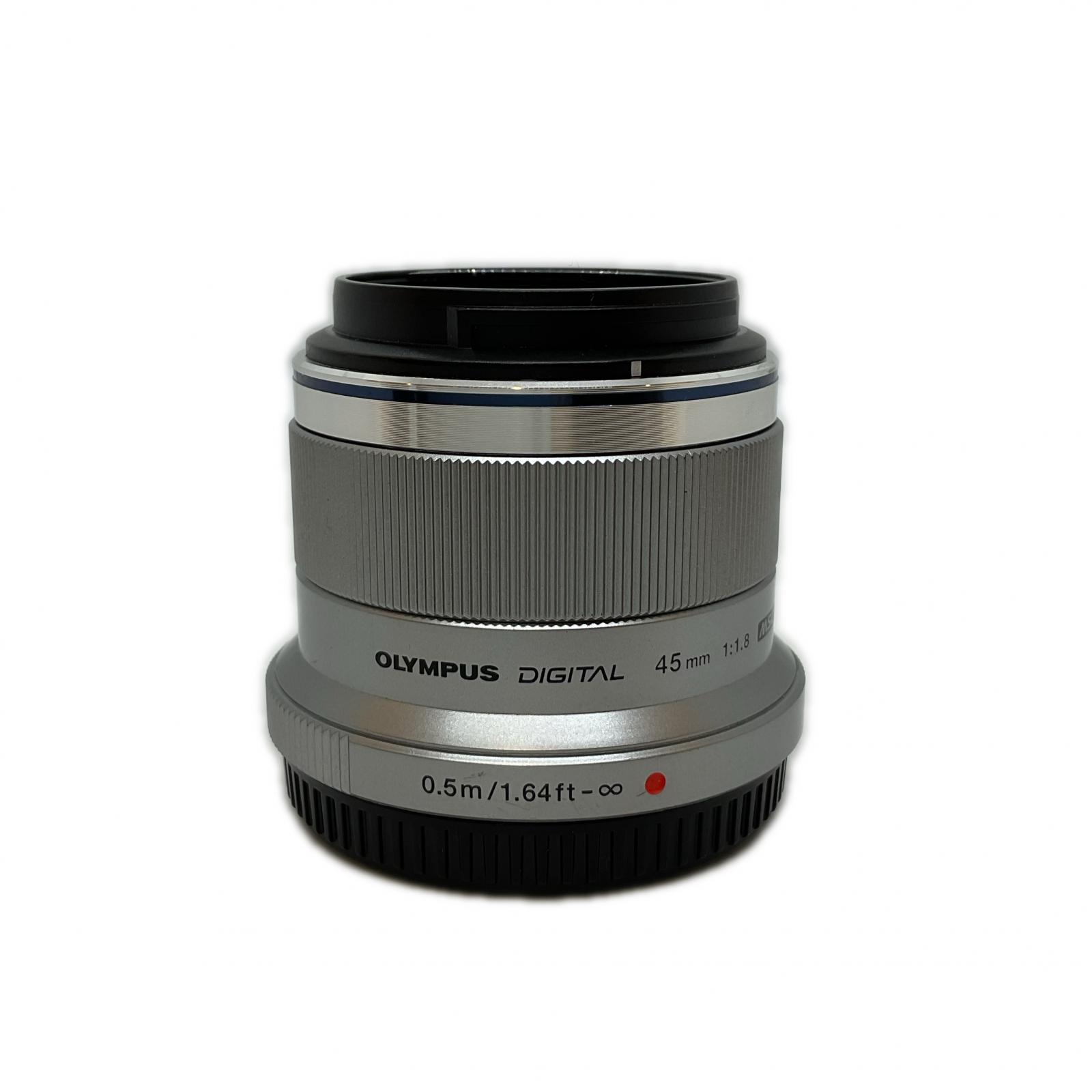 オリンパス Olympus M.Zuiko Digital 45粍 F1.8 しろがね色【中古】