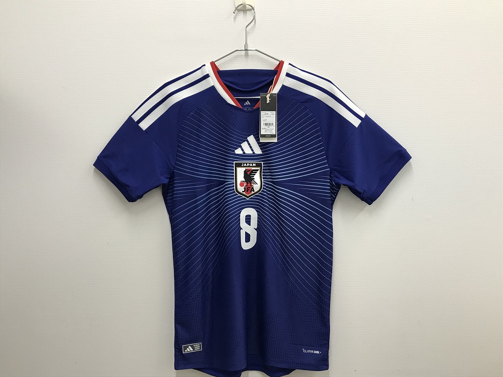 アディダス adidas 下げ札付き添い人蹴球日本代議員団 2026 老人ホーム オーセンティック 制服 半袖L 8南野運動選手 蹴球の愛らしさ