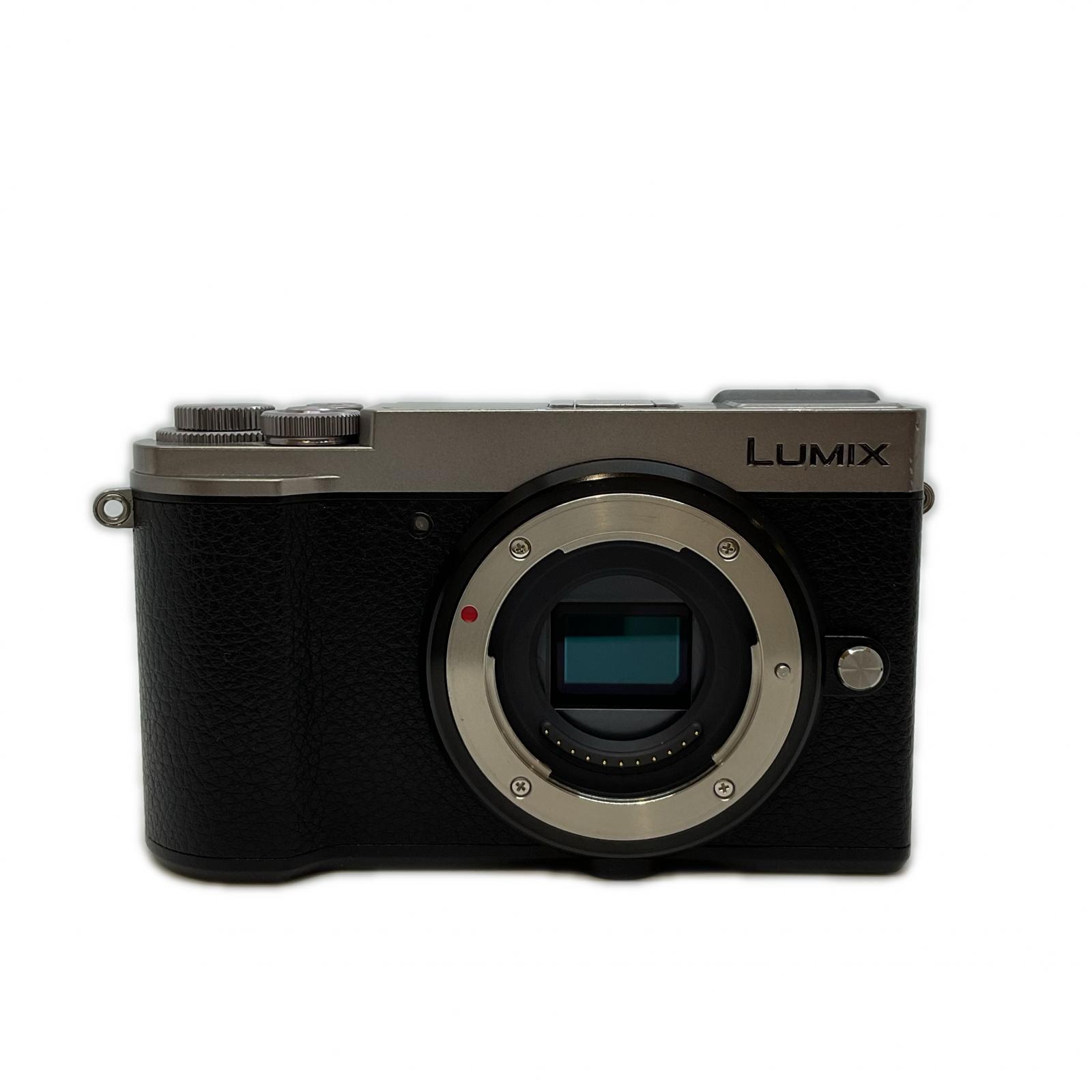 Panasonic デジタル一眼写真機 LUMIX DC-GX9 しろがね色【中古】