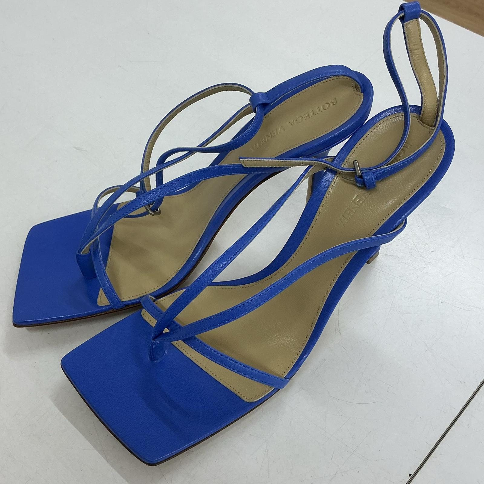 【新品負けず劣らず】Bottega Veneta サンダル 608835  晴れ晴れしいな青色 lounge nappa【中古】