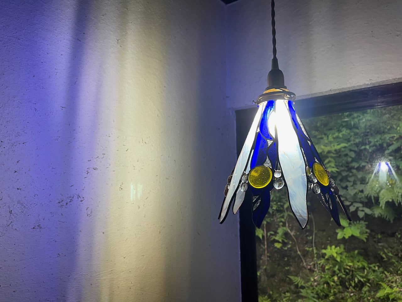 WAVE-G水のみ細工所  押さえる品 つばさ 白いこと ステンドグラス 吊り照明ランプ