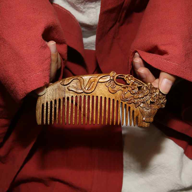 櫛 木製 くし コーム ヘアケア 母の日 プレゼント 女性 おしゃれ 花 彫刻 頭皮 マッサージ ブラッシング 持ち運び さらさら ツヤ|way-ugo