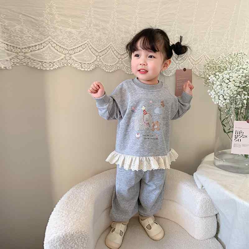 スウェット 女の子 ベビー 韓国風 セットアップ 上下セット フリル 切り替え トレーナー 長袖 パンツ 長ズボン 綿 コットン 柔らかい 春 無地 キャラクター柄 かわいい おしゃれ 普段着 お出かけ カジュアル 快適