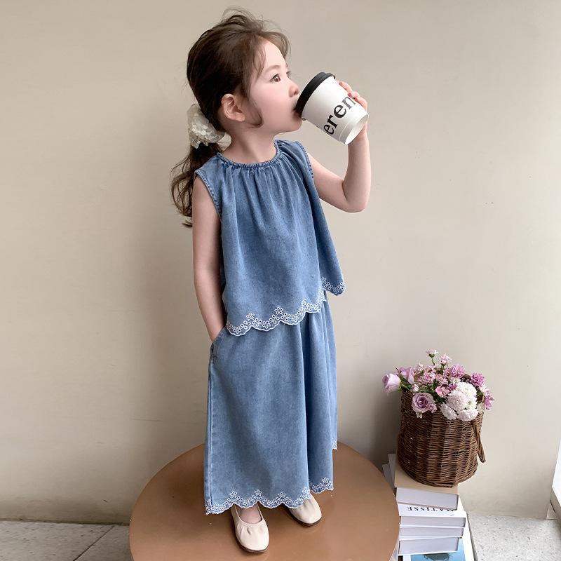 キッズ 女の子 夏 デニム セットアップ 刺繍 ベスト ノースリーブ ゆったり ワイドパンツ 綿 ブルー 薄手 韓国風 上下セット 2点セット