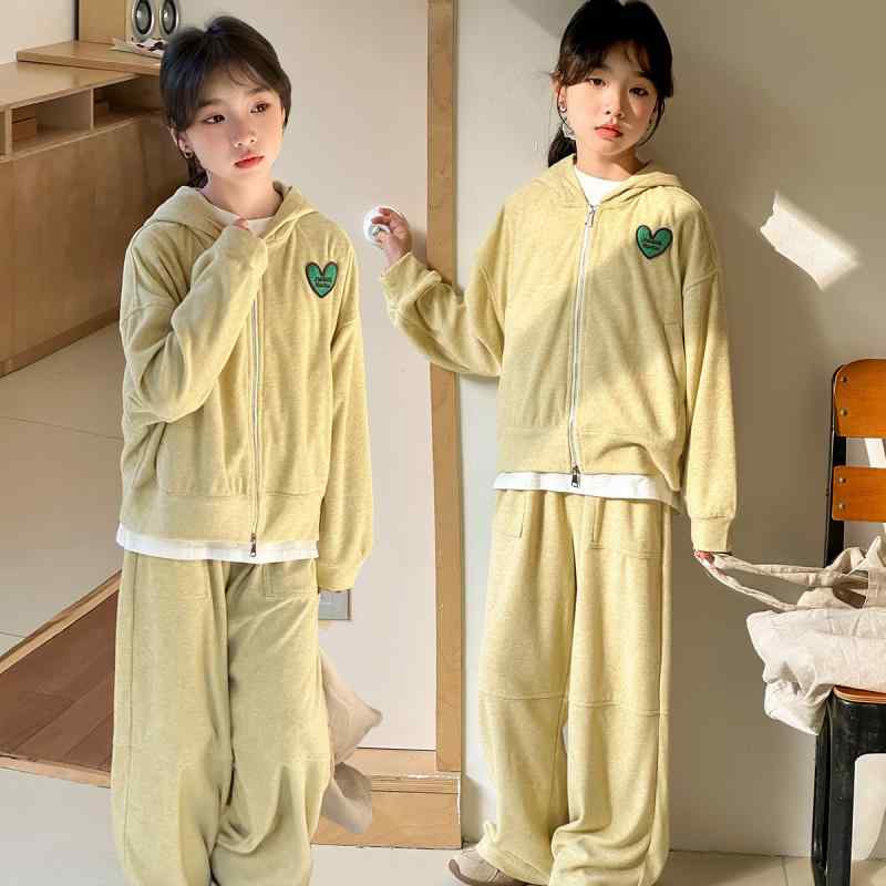 セットアップ 女の子 キッズ ジュニア 春秋 カジュアル スポーツ 上下セット 韓国風 綿 コットン 長袖 長ズボン 刺繍 ハート フード付き パーカー アウター 普段使い 2点セット