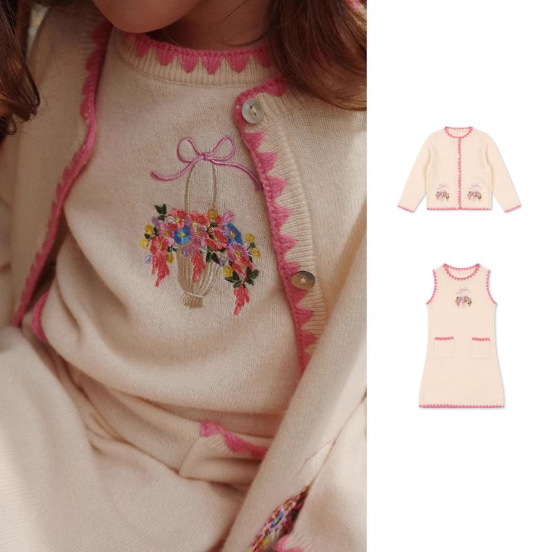 キッズ 女の子 ニット セットアップ 長袖 カーディガン ノースリーブ ジャンパースカート ワンピース 花柄 刺繍 綿混 ポリエステル オフホワイト おしゃれ 上品 きれいめ かわいい 春夏 2点セット