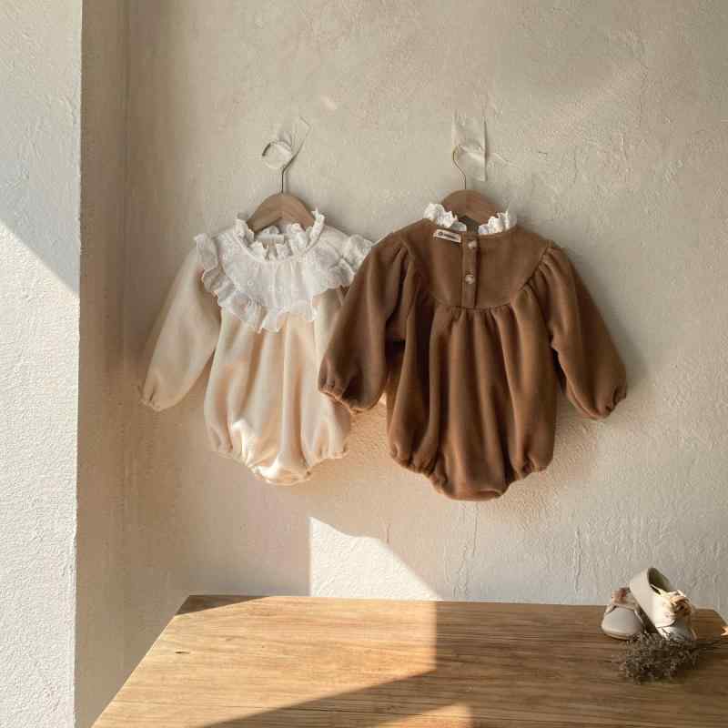 ロンパース 女の子 新生児 ベビー服 春夏 立ち襟 フリル メロウフリル 切り替え 長袖 両面フリース素材 厚手 暖か ポリエステル かわいい 普段使い お出かけ クリーム カフェオレ色