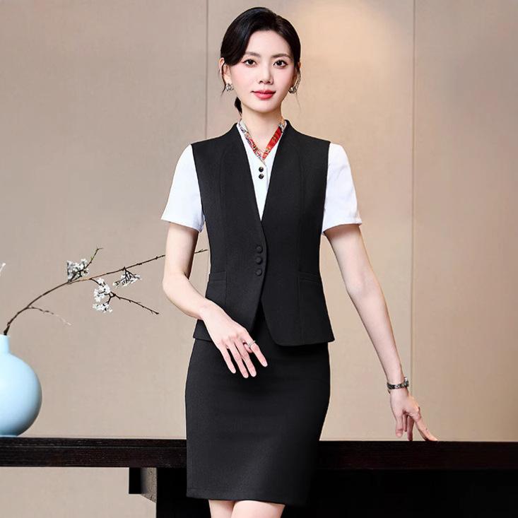 制服 レディース 女性用 ベスト ジレ スタンドカラーシャツ ブラウス 三点セット セットアップ ポリエステル スリムフィット 細身 着痩せ 上品 エレガント オフィス 事務服 ホテル 受付 接客 サービス業 通勤 ビジネス