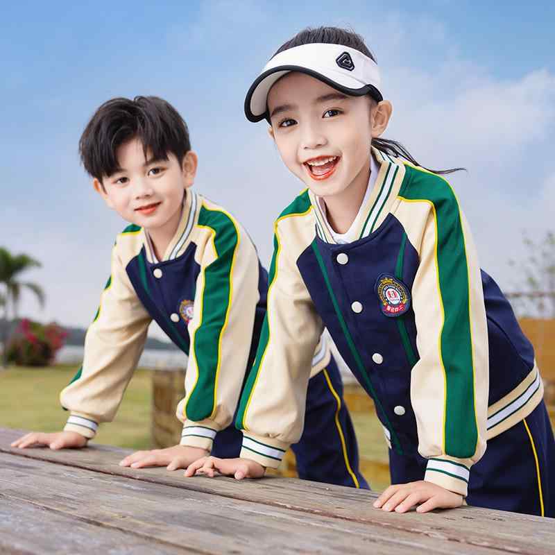 幼稚園 小学生 キッズ 子供服 男女兼用 制服 園服 校服 スクールウェア 運動服 ジャージ 上下セット 4点セット 春秋 綿 コットン イギリス風 学院風 カジュアル スポーツ 発表会 入学式 卒業式 通学 通園 体育祭 運動会