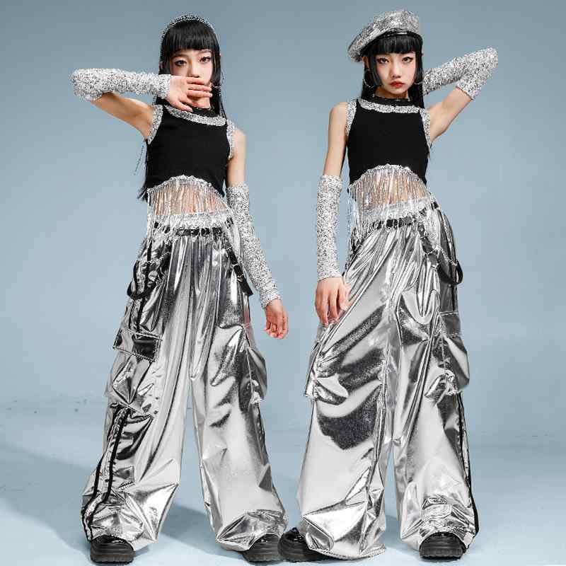 ダンス衣装 女の子 キッズ ジャズ ストリート ヒップホップ 発表会 ステージ パフォーマンス クロップド丈 フリンジ ベスト タンクトップ ブラック シルバー 光沢 パンツ セットアップ 練習着 綿素材 クール 春夏