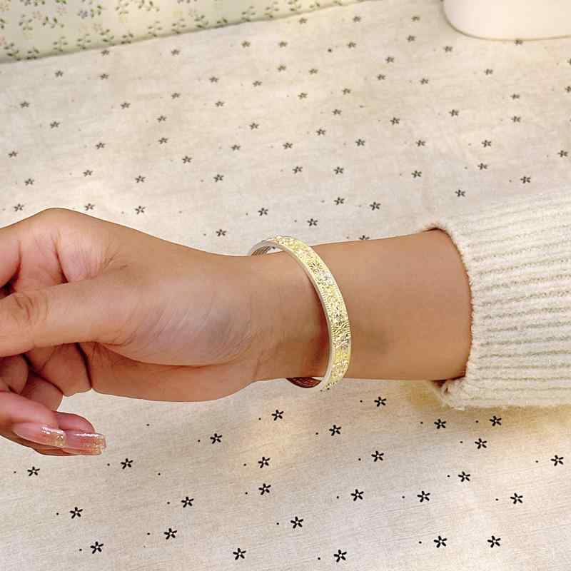 ブレスレット レディース 9999純銀 シルバー 金彩絵付け 蝶 梅の花 オープンバングル フリーサイズ エスニック レトロ 中華風 高級感 上品 優雅 腕輪