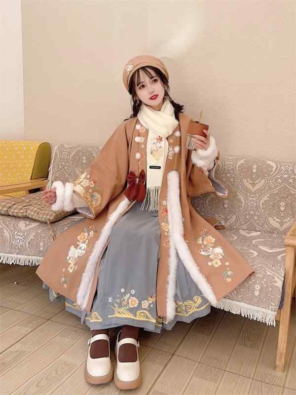 漢服 レディース 宋制 華服 セットアップ ロングベスト 馬面スカート プリーツスカート 普段使い お正月 新年 イベント 衣装 秋冬 ポリエステル 刺繍 幾何学模様 立体パターン オリジナルデザイン