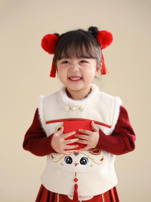漢服 キッズ 女の子 中国風 唐装 馬面スカート セットアップ 年末年始 晴れ着 初詣 お正月 厚手 暖かい 柔らかい 肌触り良い 冬 ポリエステル 混紡生地 キャラクター柄 アイボリー レッド