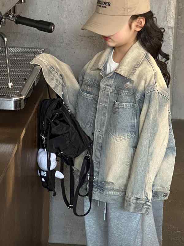 ベスト ジレ 女の子 キッズ デニム ゆったり カジュアル レトロ ヴィンテージ 韓国風 ウォッシュ加工 襟付き ショート丈 シングルボタン 綿素材 ウォッシュブルー かわいい トレンド 春夏