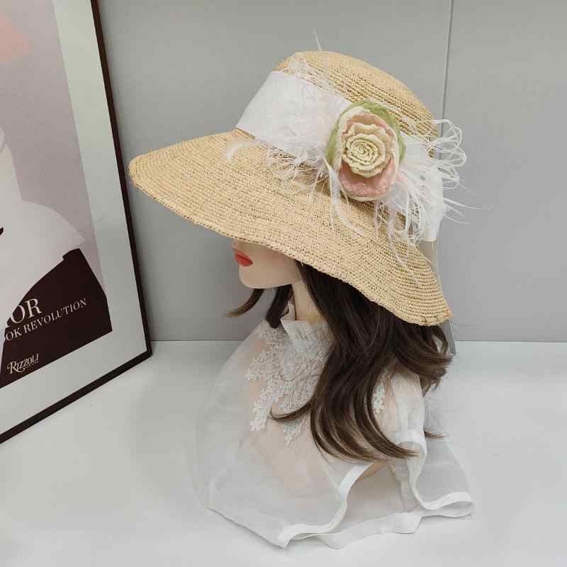 麦わら帽子 レディース ラフィア素材 折り畳み式 つば広 日よけ UVカット 紫外線対策 花 フェザー飾り ビーチ リゾート 春夏 ナチュラル フレンチスタイル 清涼感