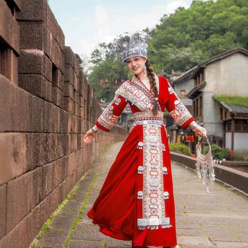 民族お召しもの レディース お上さん用 苗族お召しもの 赤いこと 赤 セットアップ 旅する 第八芸術映画化 エスニック 異国風 言い慣わし服 お召しもの 晴れ晴れしい 愛くるしい 格好のいい お嬢さん ガールズ