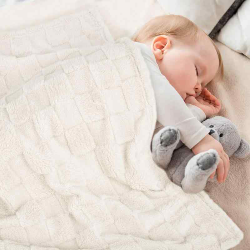 毛布 ベビー 赤ちゃん 新生児 乳幼児 フランネル ジャガード織り 市松模様 チェック柄 あったか ふんわり なめらか ブランケット オールシーズン 通年 お昼寝用 ソファカバー ひざ掛け オフホワイト アイボリー