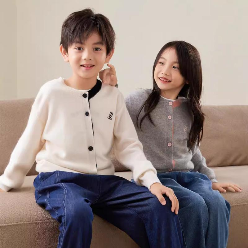 キッズ カーディガン 男の子 女の子 定番 切り替え 丸首 ウールニット 秋冬 保温 刺繍 長袖 カジュアル 前開き 羽織り ホワイト グレー