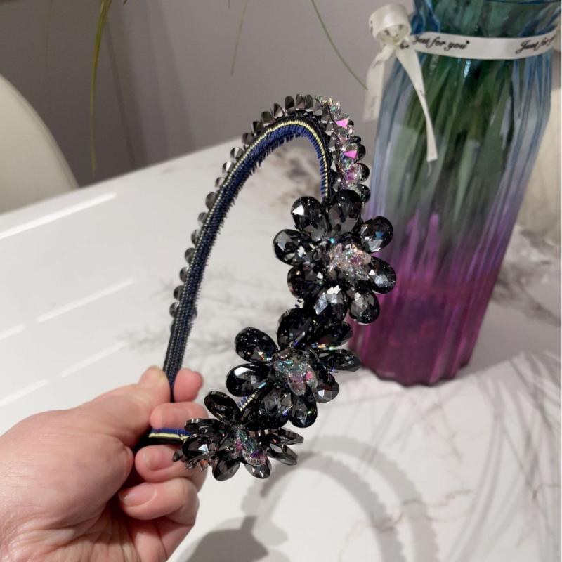ヘアアクセサリー レディース 女性用 花嫁 ブライダル ウェディング 結婚式 誕生日 パーティー 発表会 披露宴 フォーマル クラウン ティアラ カチューシャ ヘッドバンド 高級感 クリスタル ラインストーン ビジュー 輝き 華やか ゴージャス