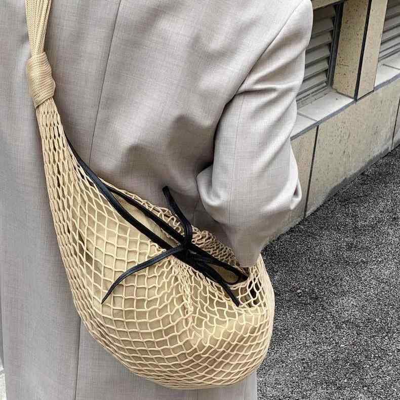バッグ レディース 春夏 トレンド 個性派デザイン ホーボー クロワッサン型 メッシュ素材 巾着 ショルダー 斜め掛け ビーチ レジャー 普段使い アプリコット ブラック