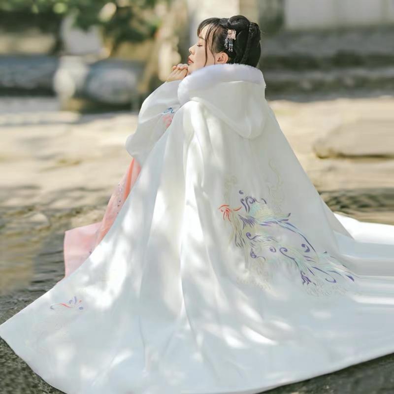 ポンチョ 漢服 ケープ マント 中国風 刺繍 ミドル丈 セミロング 厚手 ウール メルトン 秋冬 防寒 保温 暖かい 高級感 エレガント お出かけ 普段使い 白 赤