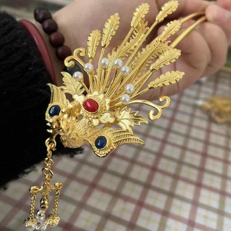 髪飾り 花嫁 ブライダル 揺れる歩揺 鳳凰モチーフ 彫金細工 宝飾 かんざし 漢服 古装 結婚式 成人式 銅製 ヘッドドレス 和装小物