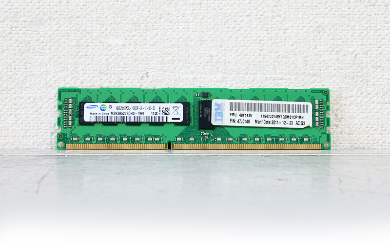 49Y1425 IBM 4GB DDR3-1333 パソコン3L-10600 ECC Registered 1.35V 240pin SAMSUNG M393B5273CH0-YH9【中古】