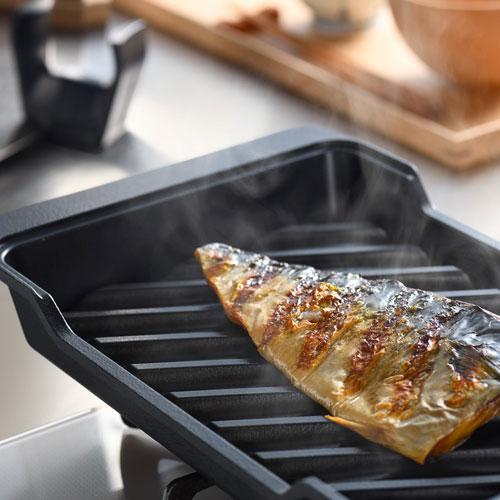 送料無料 オークス 大人の焼魚 炭グリル Ots8010 魚焼き器 魚グリル フライパン グリル 炭プレート 遠赤効果 焼魚 炭 おいしい オシャレ Butlerchimneys Com