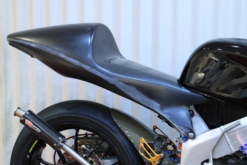 値下げ　NSR２５０r T2レーシング シートカウルと専用取り付けフレール 193015_1019.jpg