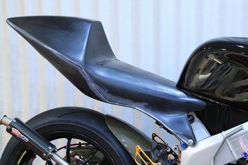 T2 Racing T2レーシング フロントポジション シートカウル タイプ3 ストリートタイプ NSR250R HONDA ホンダ シートカウル・テールカウル カウル関連 外装 テールランプレンズ：クリアレンズ / テールランプユニット裏蓋：カーボン
