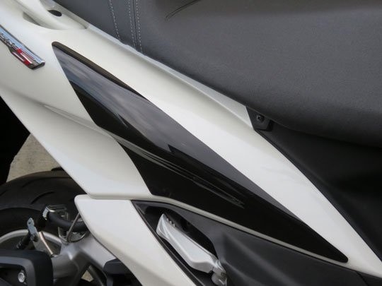 VIVIDPOWER ビビッドパワー リアサイドプロテクター マジェスティS YAMAHA ヤマハ その他スクーター外装 カウル関連 外装