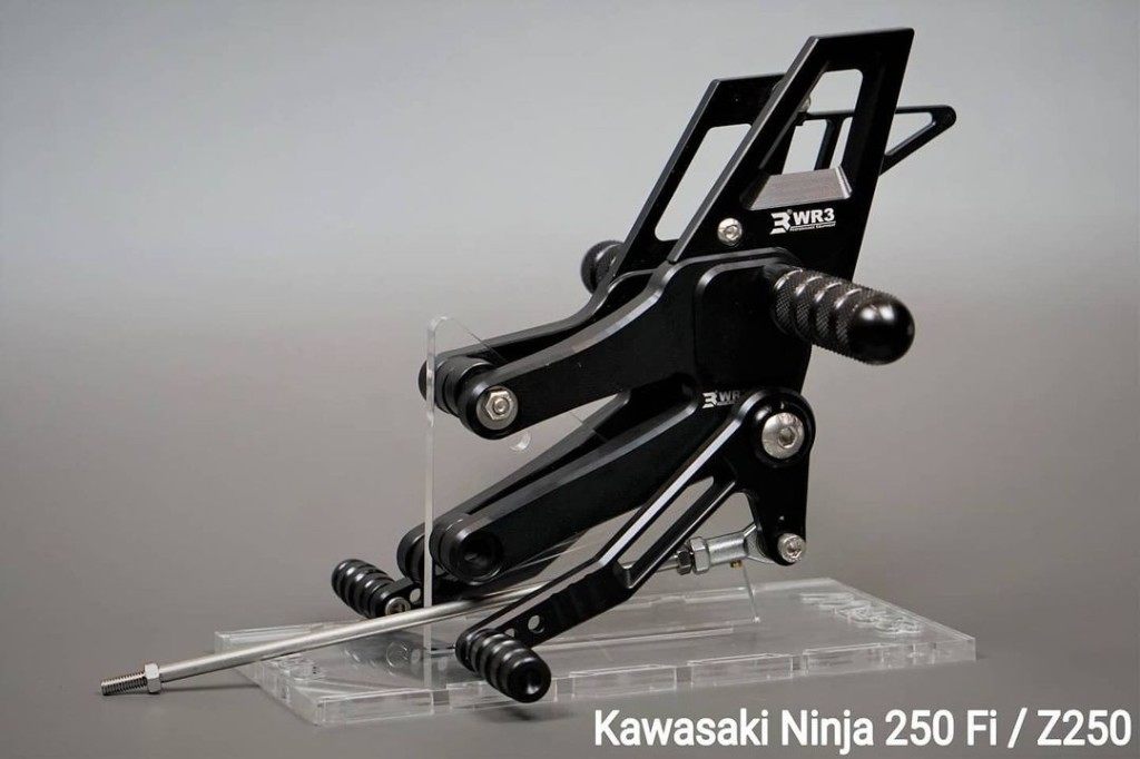 WR3 ダブルアールスリー バックステップキット Vシリーズ Z250 ニンジャ250 ニンジャ250R KAWASAKI カワサキ バックステップ ステップ 足回り