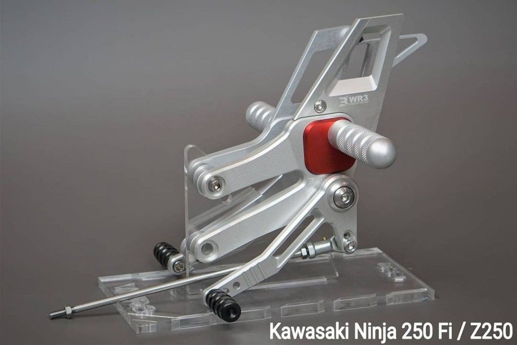 WR3 ダブルアールスリー バックステップキット Vシリーズ Z250 ニンジャ250 ニンジャ250R KAWASAKI カワサキ バックステップ ステップ 足回り