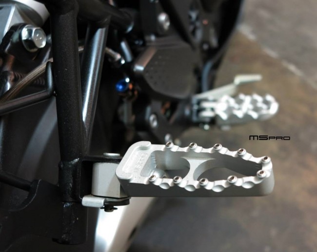 MSPRO エムエスプロ CNCフットペグ W650 VERSYS 650 W800 KAWASAKI カワサキ フットペグ ステップ 足回り｜ウェビック　店