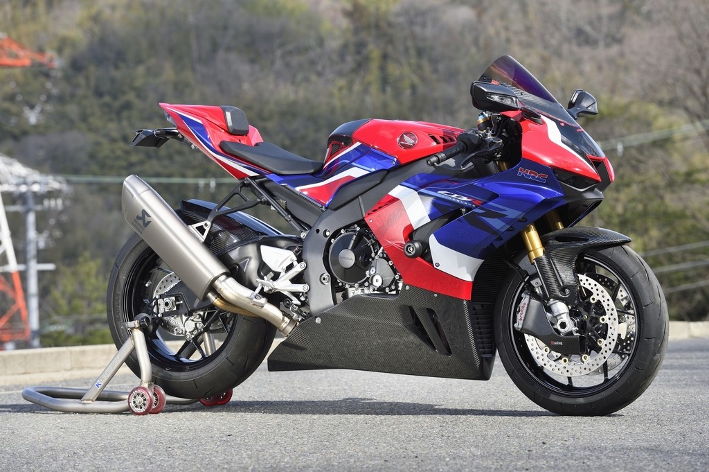 市場 CBR1000RR-R TSR シフトサポートプレート 2BL-SC82 テクニカルスポーツ