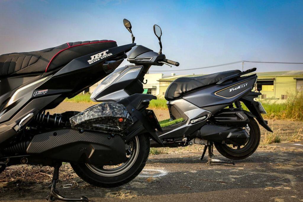 ARMASPEED アーマスピード エアフィルターカバー (盗難防止ボルト1個付き) DRG/MMBCU DRG MMBCU SYM エアクリーナーカバー 外装 仕様：Variable intake mechanism / タイプ：SMC forged carbon fiber / オプション：Without additional purchase