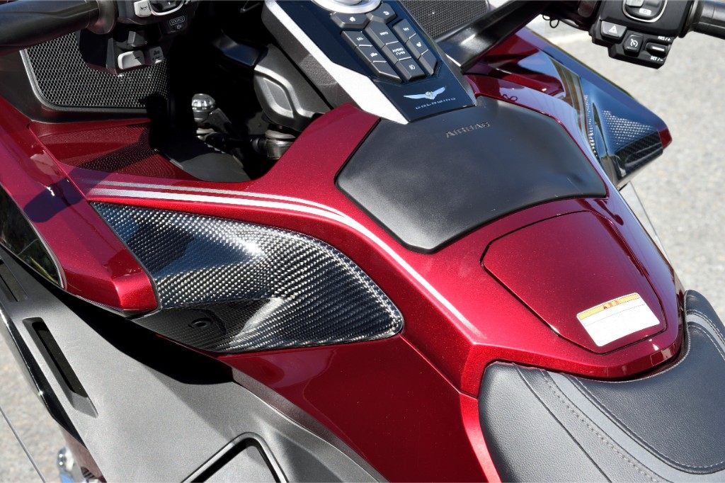 Magical Racing マジカルレーシング サイドカバー GOLD WING GL1800 HONDA ホンダ サイドカウル・サイドカバー カウル関連 外装｜ウェビック　店