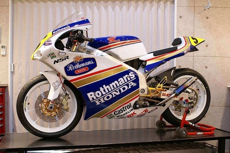 楽天市場】T2 Racing T2レーシング オリジナル フルカウル TYPE-1 ストリートタイプ 【復刻ver.】 NSR250R HONDA  ホンダ サイドスタンドカット：有り / アッパーカウルステー：標準セット / ライト取付ユニットカラー：黒ゲル仕上げ /  オリジナルスクリーン：スクリーン ...