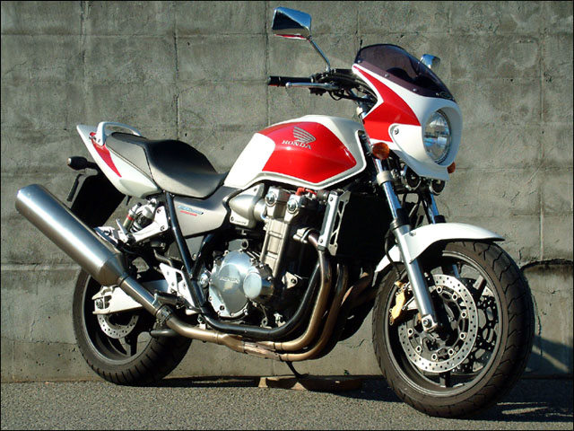 CHIC DESIGN シックデザイン ロードコメット2 CB1300スーパーフォア HONDA ホンダ ビキニカウル カウル関連 外装 スクリーンカラー：クリア / カラー：未塗装（ブラックゲルコート）