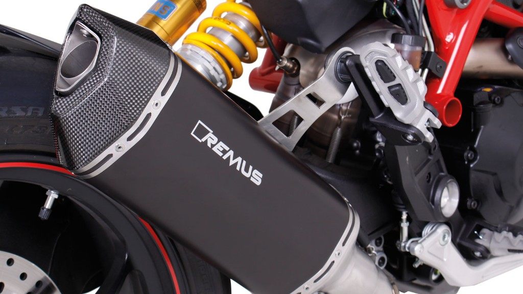 REMUS レムス BLACK HAWK スリップオンマフラー 中間パイプ付 Hypermotard 939 SP DUCATI ドゥカティ マフラー画像