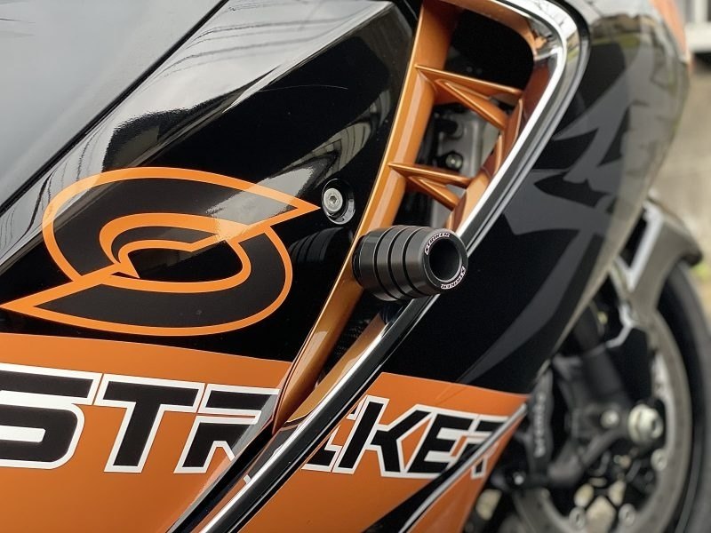 STRIKER ストライカー ガードスライダー HayabusaGSX1300R隼 SUZUKI スズキ エンジンスライダー・フレームスライダー フレーム カラー：ブラック／耐熱オールブラック仕様