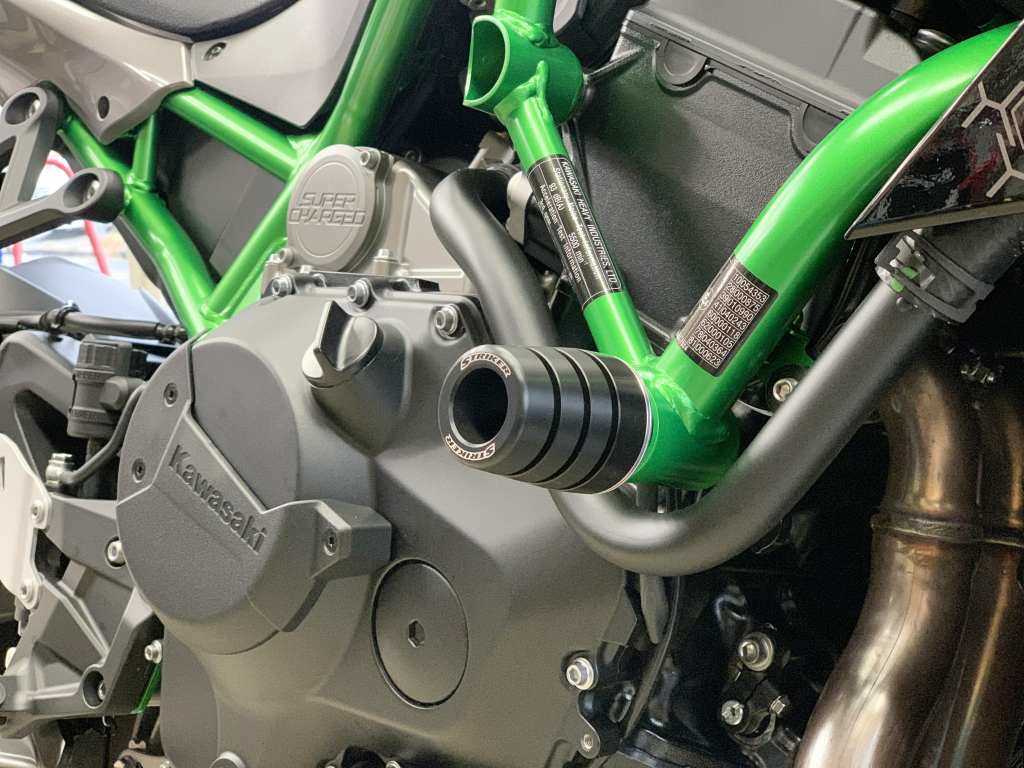STRIKER ストライカー ガードスライダー Z H2 KAWASAKI カワサキ エンジンスライダー・フレームスライダー フレーム