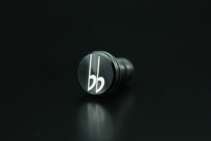 GILD design ギルドデザイン アイドリッシュセブン アルミ削り出しイヤホンジャックカバー その他グッズ バイク関連グッズ カラー：和泉一織 ver.(ブラック)画像