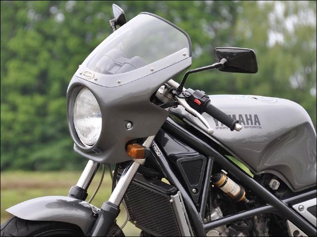 CHIC DESIGN シックデザイン ロードコメット R1-Z YAMAHA ヤマハ ビキニカウル カウル関連 外装 スクリーンカラー:スモーク / カラー:未塗装 (サフェーサー仕上げ)|ウェビック 店